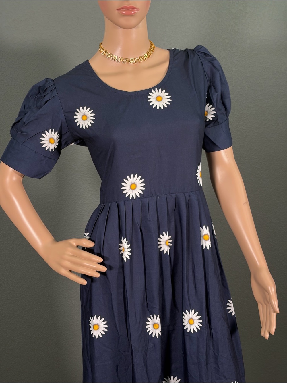 Brand new Navy Daisy Print Puff Sleeve Midi Dress,Bust - L up to XL